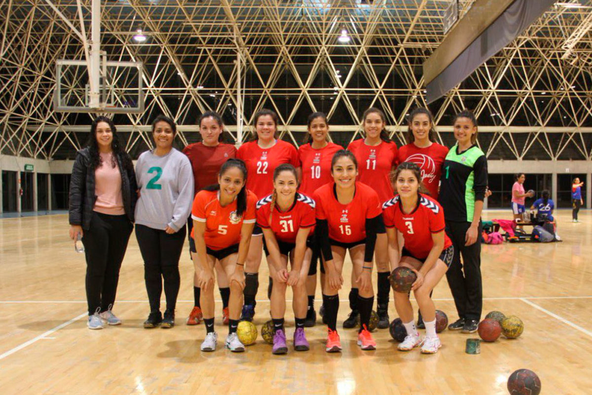 Selección de handball va por medalla de oro