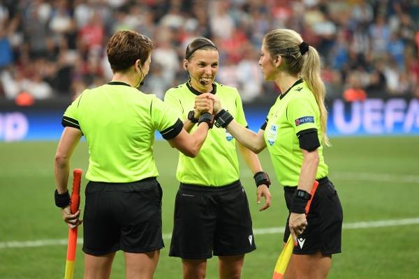 Stéphanie Frappart, la primera mujer en arbitrar la Supercopa de Europa