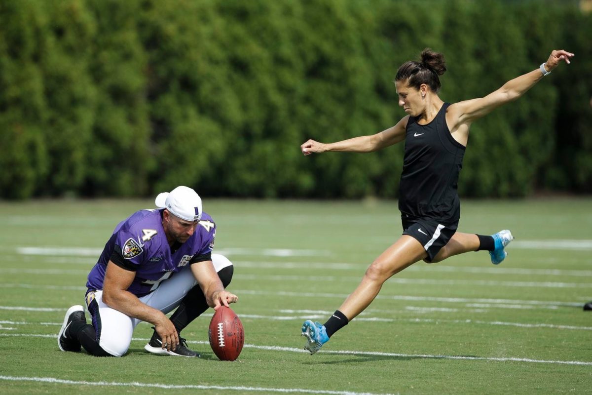 Carli Lloyd, futbolista y bicampeona estadounidense, podría jugar en la NFL