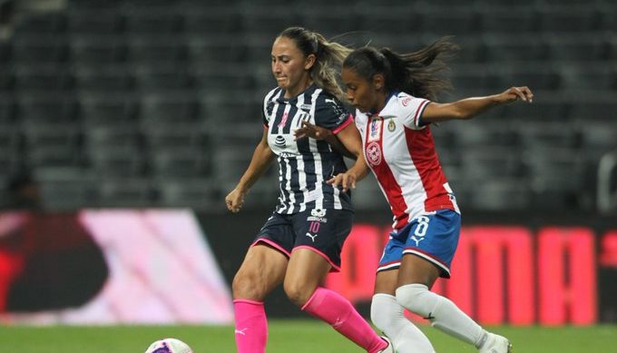 Las Rayadas siguen en el liderato; vencen 3-1 a Chivas